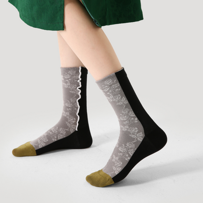 Women's Dual-Tone Ruffle Edge Socks