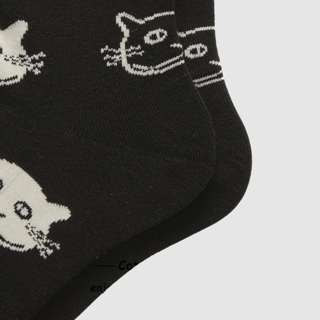 Renaissance Socks Crew Socks 4-10 Women's Black & White Cat Crew Socks